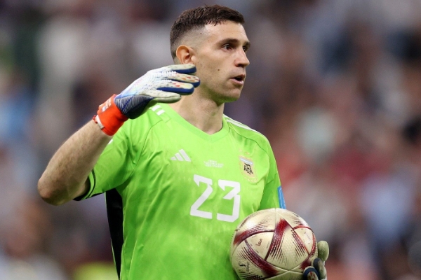 莫佩調(diào)侃撞傷萊諾成就大馬?。骸半y道他不應(yīng)該對我心存感激嗎？”