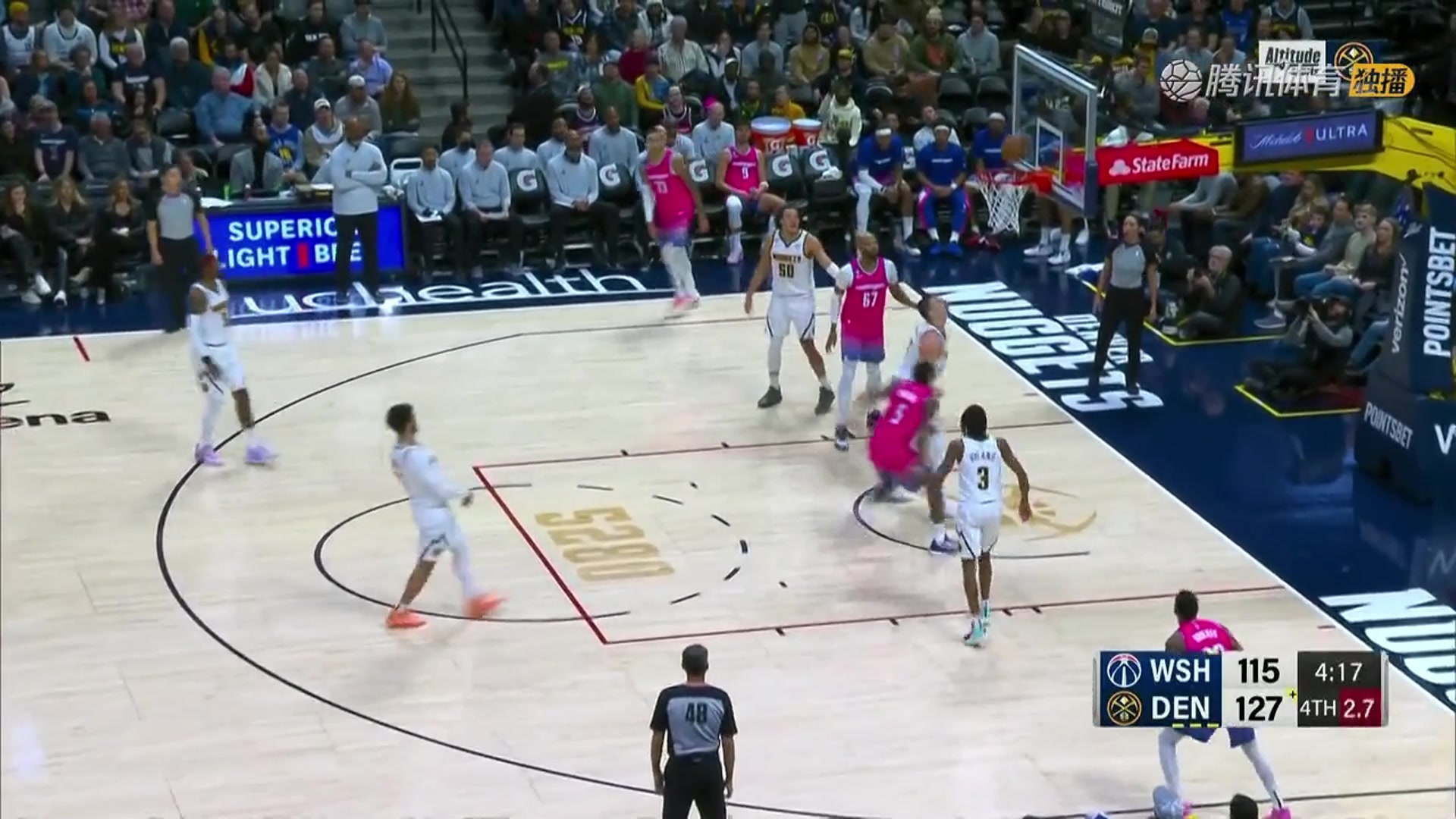 和我一隊(duì)沒這么厲害？巴頓在約基奇頭上搶到前場籃板霸氣補(bǔ)籃得手（約翰·巴頓）